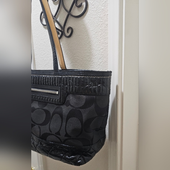 Coach Black Quilted Patent Leather Poppy Black Tote EUC - Picture 4 of 16